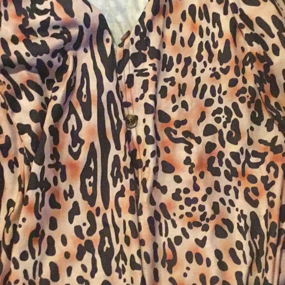 Medium Instagram cheetah sweater. Never been worn. - Picture 3 of 3